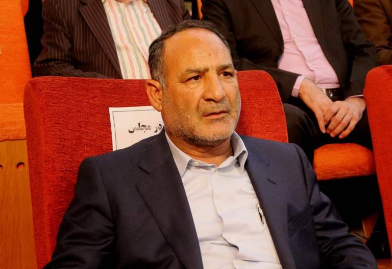 مگر می‌شود «تاجگردون» کاری از دستش بر بیاید ولی نکند، غیر از اینکه قلبش مریض باشد