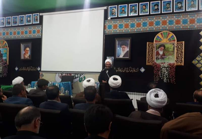 مطالبه‌گری ائمه جمعه باید روی حساب باشد
