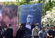 (تصاویر) متن و حاشیه مراسم تشییع و خاکسپاری محمد علی کشاورز؛ چه کسانی برای وداع با استاد کشاورز آمدند؟