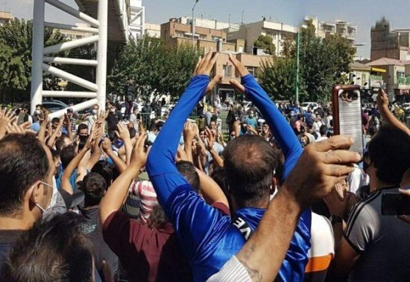 تجمع هواداران استقلال مقابل مجلس