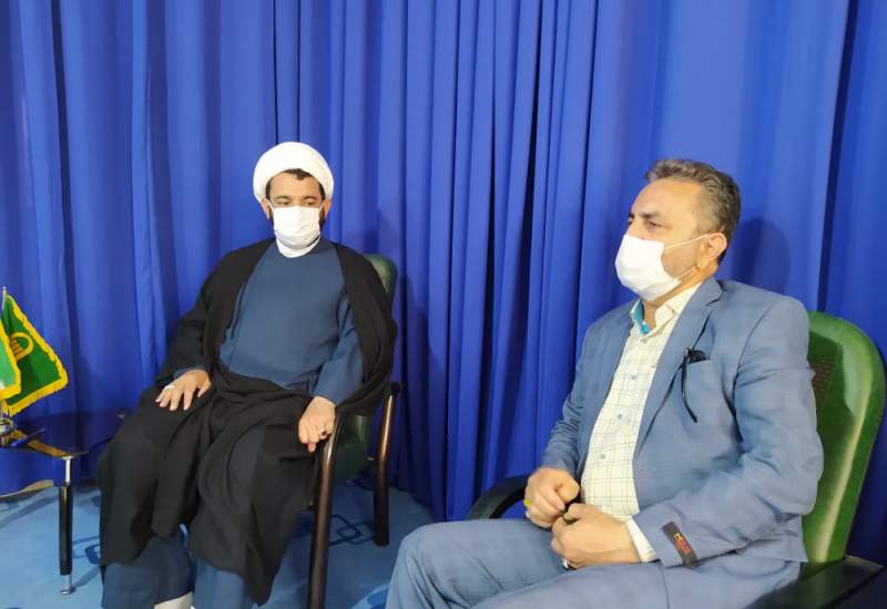 پشت میز نشینی مدیران به برکت خون شهداست