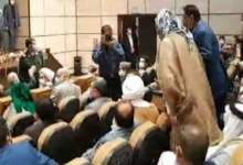 (ویدئو) اعتراض شدید به جهانگیری در جلسه سران قبایل خوزستان  <img src="/images/video_icon.png" width="11" height="10" border="0" align="top">
