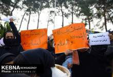 اعتراض مردم اصفهان به وضعیت خشکی زاینده‌رود / عکس