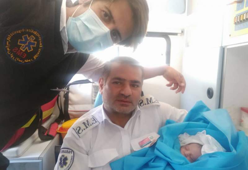 تولد دو نوزاد بازیگوش در آمبولانس / توصیه مهم به مردم ( + عکس )