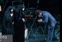 تعظیم ‎علیرضا افتخاری در مقابل خانواده ‎شهید سلیمانی + عکس