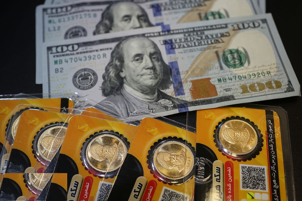 تفاوت رفتار دو سکه در بازار؛دفاع از دلار با مهاجرت به سکه