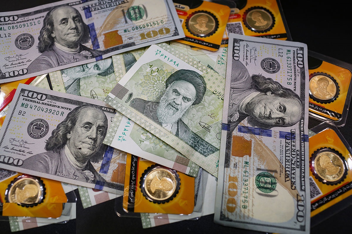 رشد دلار و سکه در معاملات چهارشنبه / پیش بینی صالح آبادی درباره قیمت ارز
