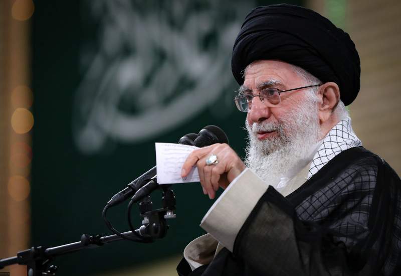 هر کس مردم را از آینده ناامید کند برای دشمن کار می‌کند چه بداند چه نداند