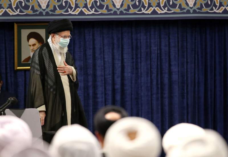 تفاوت گفتار و رفتار امام جمعه مستمع را سر لج می‌آورد