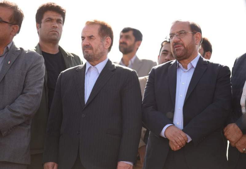 مهدی روشنفکر در جمع مردم روستای درب کلات سادات محمودی