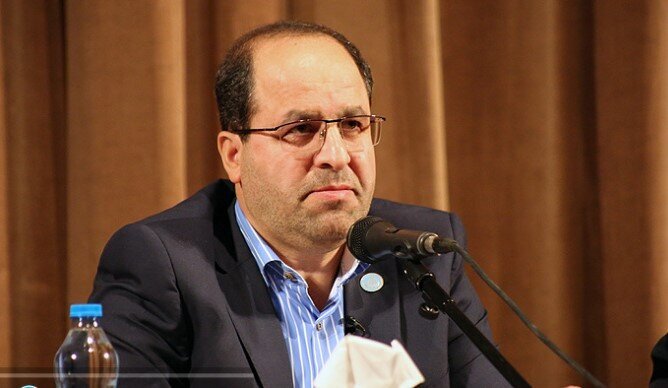 واکنش معاون دانشگاه تهران به شکستن شیشه در ورودی خوابگاه حافظ: همان شب از هر ۷ طبقه خوابگاه بازدید کردم؛ ورود نیروی انتظامی به خوابگاه کذب محض بود؛ هیچ دانشجویی هم دستگیر نشده بود / هیچ دانشجویی به دلیل شرکت در تجمعات از خوابگاه اخراج نشده، فقط به یک دانشجو به خاطر کشف مواد مخدر ابلاغ شد که یک ماه خوابگاه را ترک کند / ۲۷ کارت از دانشجویان دانشکده علوم اجتماعی گرفته شده واکنش معاون دانشگاه تهران به شکستن شیشه در ورودی خوابگاه حافظ: همان شب از هر ۷ طبقه خوابگاه بازدید کردم؛ ورود نیروی انتظامی به خوابگاه کذب محض بود؛ هیچ دانشجویی هم دستگیر نشده بود / هیچ دانشجویی به دلیل شرکت در تجمعات از خوابگاه اخراج نشده، فقط به یک دانشجو به خاطر کشف مواد مخدر ابلاغ شد که یک ماه خوابگاه را ترک کند / ۲۷ کارت از دانشجویان دانشکده علوم اجتماعی گرفته شده