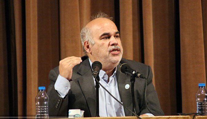 واکنش معاون دانشگاه تهران به شکستن شیشه در ورودی خوابگاه حافظ: همان شب از هر ۷ طبقه خوابگاه بازدید کردم؛ ورود نیروی انتظامی به خوابگاه کذب محض بود؛ هیچ دانشجویی هم دستگیر نشده بود / هیچ دانشجویی به دلیل شرکت در تجمعات از خوابگاه اخراج نشده، فقط به یک دانشجو به خاطر کشف مواد مخدر ابلاغ شد که یک ماه خوابگاه را ترک کند / ۲۷ کارت از دانشجویان دانشکده علوم اجتماعی گرفته شده واکنش معاون دانشگاه تهران به شکستن شیشه در ورودی خوابگاه حافظ: همان شب از هر ۷ طبقه خوابگاه بازدید کردم؛ ورود نیروی انتظامی به خوابگاه کذب محض بود؛ هیچ دانشجویی هم دستگیر نشده بود / هیچ دانشجویی به دلیل شرکت در تجمعات از خوابگاه اخراج نشده، فقط به یک دانشجو به خاطر کشف مواد مخدر ابلاغ شد که یک ماه خوابگاه را ترک کند / ۲۷ کارت از دانشجویان دانشکده علوم اجتماعی گرفته شده