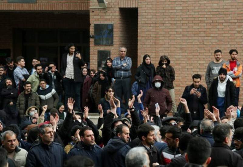 التهاب در خیابان‌های مرکزی تهران در چهلمین روز درگذشت مهسا امینی/ تجمع در مقابل سازمان نظام پزشکی، خانه هنرمندان و بازار تهران
