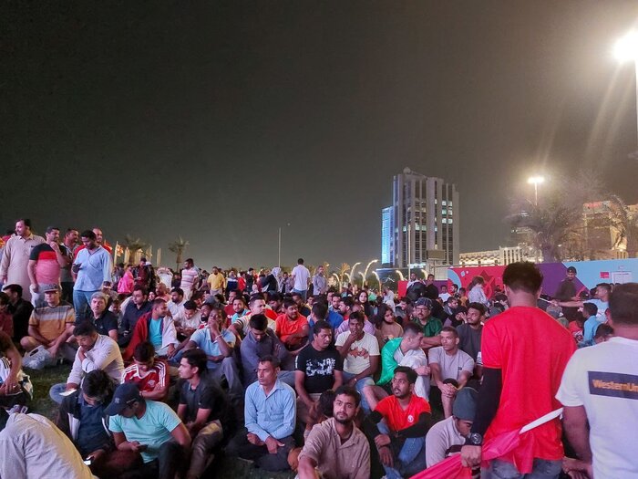 شب شلوغ کورنیش همزمان با دیدار افتتاحیه؛ قطریها سنگ تمام گذاشتند