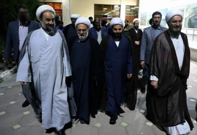حضور هیئتی از سوی دفتر رهبر انقلاب در سیستان و بلوچستان / دیدار مولوی عبدالحمید با نماینده رهبر انقلاب