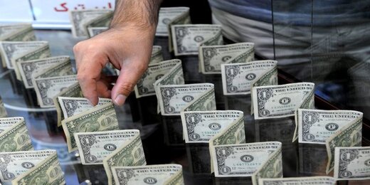 آینده دلار در سال 1402 / بررسی اثر متغیرهای اقتصادی و غیراقتصادی بر بازار ارز