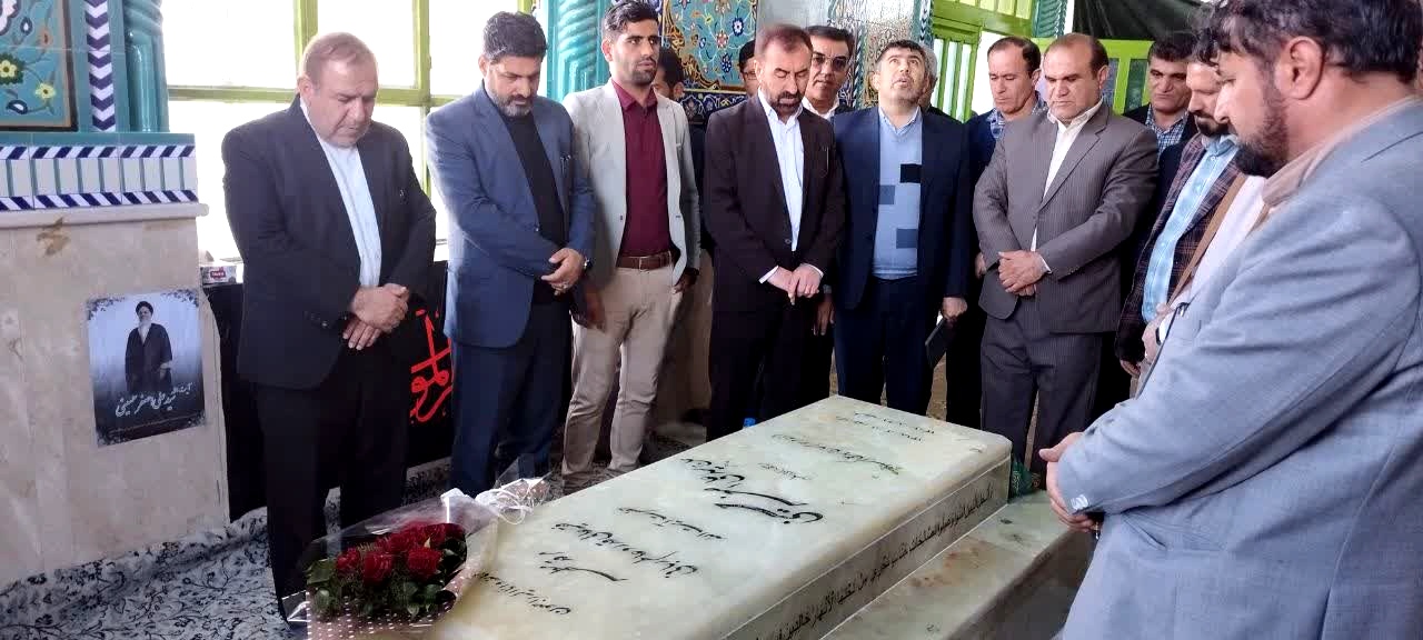 ادای احترام مدیرکل آموزش و پرورش کهگیلویه و بویراحمد به مرقد علمای مشهور کهگیلویه