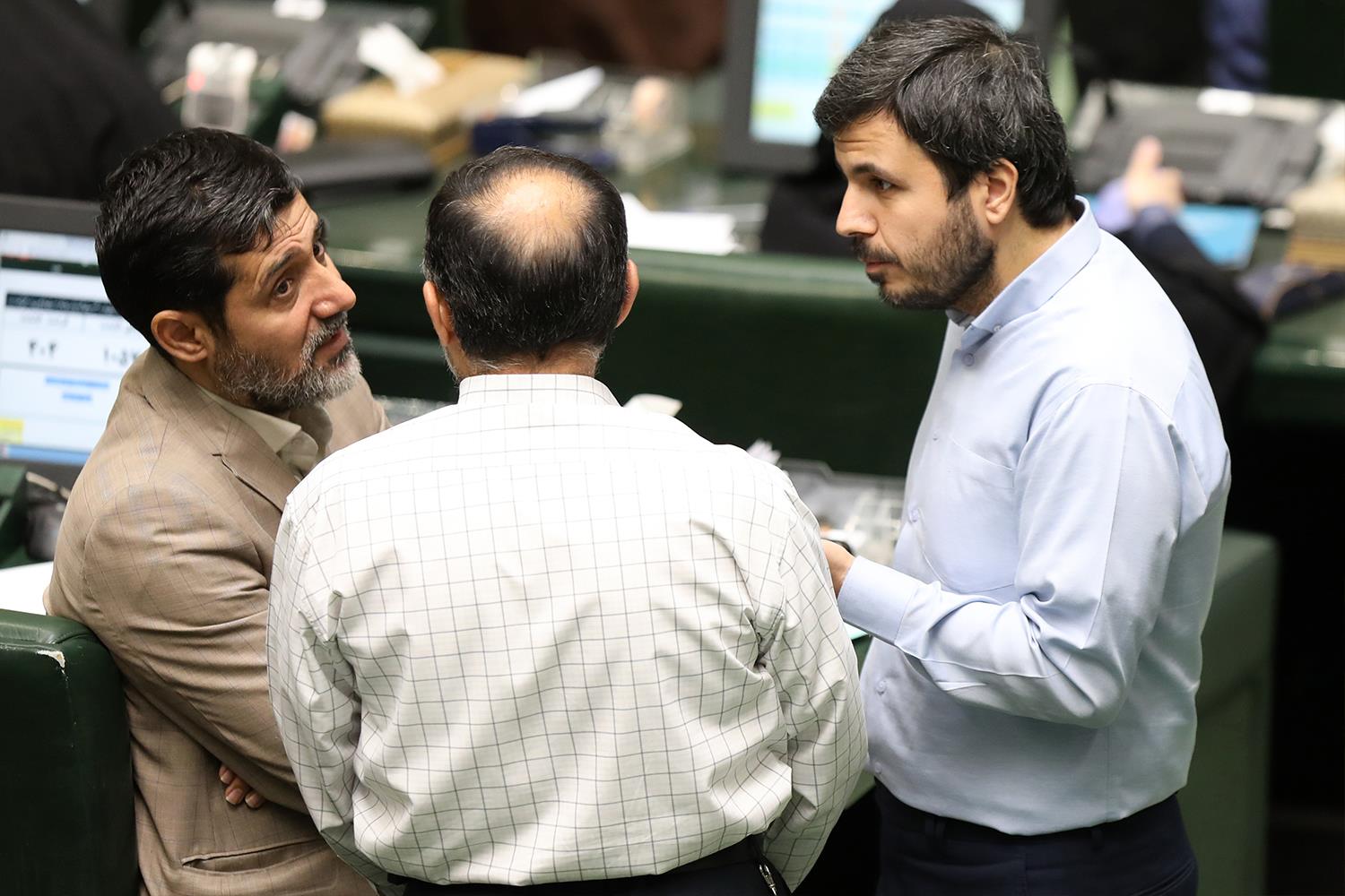 صحن علنی مجلس؛ از رژه موحد تا نگاه گوشهچشمی سید ناصر
