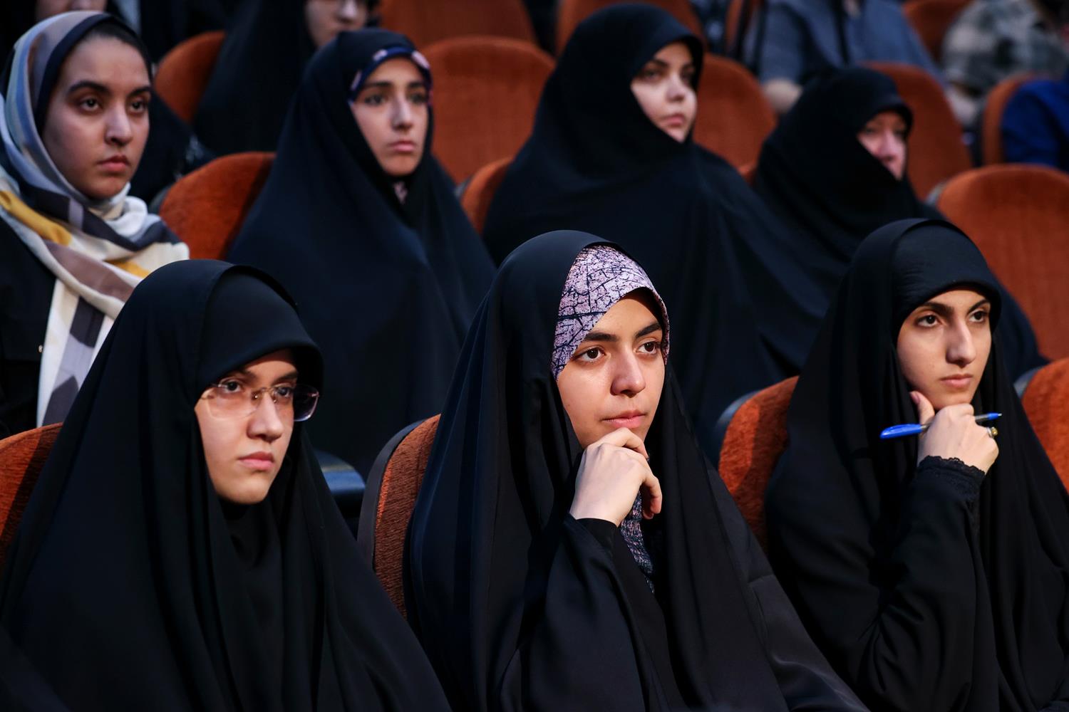 نشست صریح و بی‌پرده دانشجویان با قالیباف، رئیس مجلس (+ تصاویر )