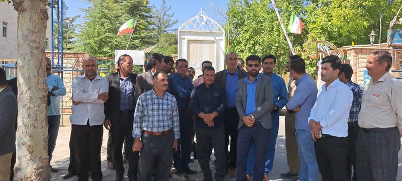 تجمع آبداران کهگیلویه و بویراحمد جلوی استانداری؛ 5 ماه حقوق دریافت نکردهایم