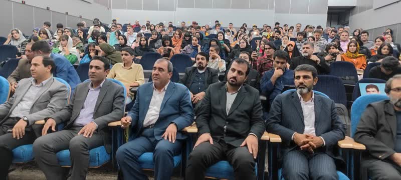 جشن تجلیل از فعالان عرصه سینما در کهگیلویه و بویراحمد / درخشان: جشن مهر سینمای ایران مصداق عدالت فرهنگی و زمینه ساز رشد هنرمندان استانها میشود / قدردانی هنرمندان معروف از امین درخشان