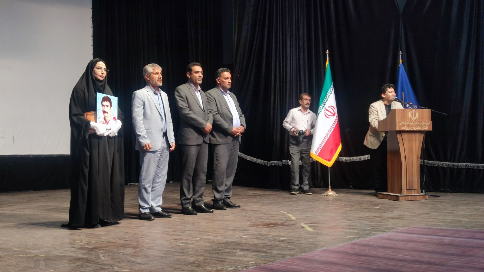 جشن تجلیل از فعالان عرصه سینما در کهگیلویه و بویراحمد / درخشان: جشن مهر سینمای ایران مصداق عدالت فرهنگی و زمینه ساز رشد هنرمندان استانها میشود / قدردانی هنرمندان معروف از امین درخشان