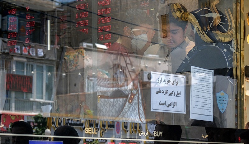 دلار دوشنبه ۲۴ مهرماه، با ایستادن روی پله ۵۰ هزار و ۳۵۰ تومان، بازدهی منفی ۳.۵ درصد را در طول هفت روز ثبت کرد.