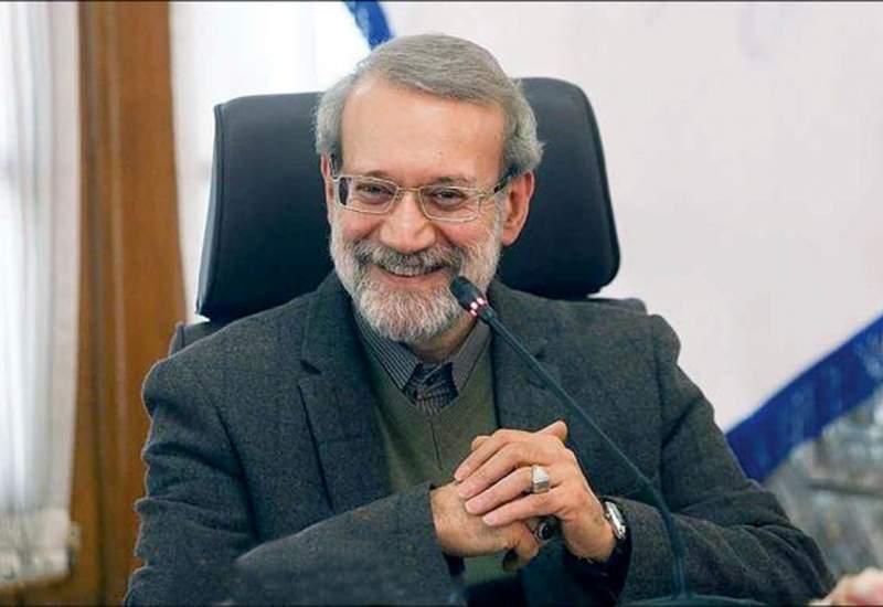 (عکس) استایل جنگی علی لاریجانی در مراسم ختم؛ فانوسقه و شلوار شش‌جیب