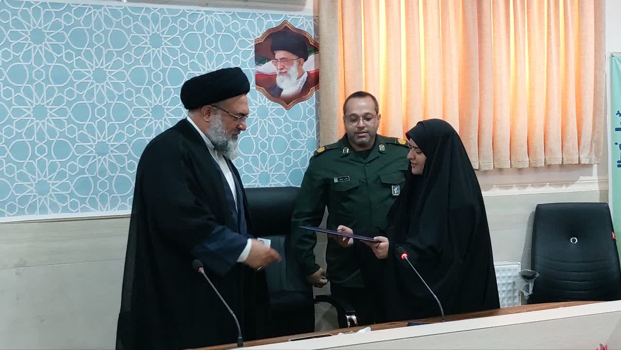 نماینده ولیفقیه در کهگیلویه و بویراحمد: با بیثباتی در مدیریت مخالفم / استخدامهای غیرقانونی باید نقد شود/ درخشان: اصحاب رسانه کهگیلویه و بویراحمد سالمترین و بیریاترین خبرنگاران کشور هستند