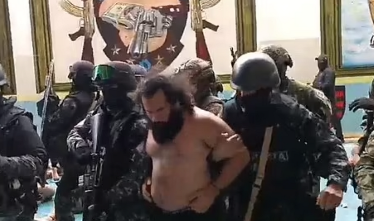 از خوردن قلب دشمنان تا قاچاق کوکائین؛ درون وحشیانهترین باندهای تبهکار اکوادور / خوانده شد از خوردن قلب دشمنان تا قاچاق کوکائین؛ درون وحشیانهترین باندهای تبهکار اکوادور / خوانده شد
