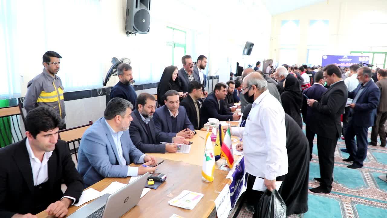 برپایی میز خدمت صندوق بیمه اجتماعی کشاورزان، روستائیان و عشایر در شهر باشت + (گزارش تصویری)