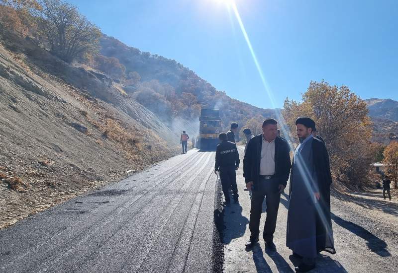 آغاز عملیات آسفالت جاده روستائی "باوَری به سَرِتَنگ» در بخش کَبگیان