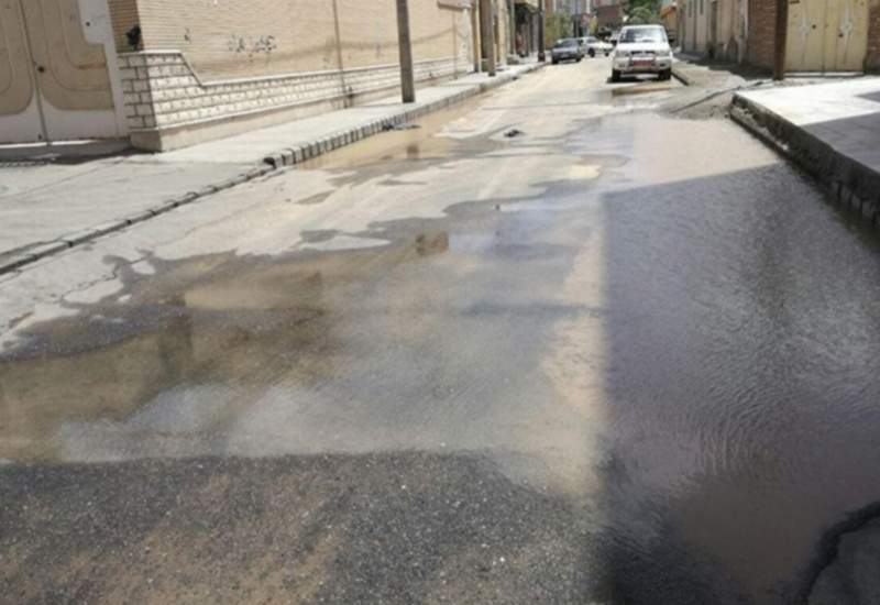 شکستگی ۴ ساله لوله در خیابان رجایی یاسوج / عدم پاسخ مسئولان  <img src="/images/video_icon.png" width="11" height="10" border="0" align="top">
