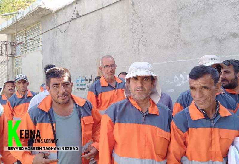تجمع پاکبانان شهر دهدشت / پاکبانانی که چهار ماه است حقوق دریافت نکردند/ پیمانکار پاسخ می‌دهد / شهردار دهدشت: در روزهای آینده تصمیم لازم را خواهیم گرفت  <img src="/images/picture_icon.png" width="11" height="10" border="0" align="top">