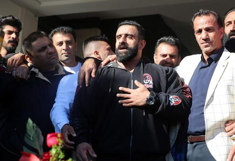 (ویدیو) سنگ تمام شیرازی‌ها در استقبال از گرگ پارسی  <img src="/images/video_icon.png" width="11" height="10" border="0" align="top">
