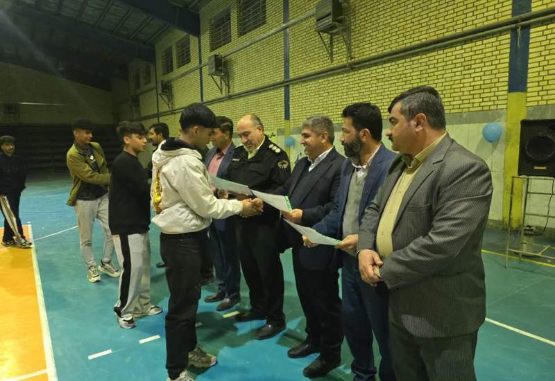 مراسم بزرگداشت تیم کیان باشت به مناسبت راه‌یابی به لیگ زیر ۱۸ سال  <img src="/images/picture_icon.png" width="11" height="10" border="0" align="top">
