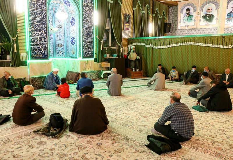 چرا مساجد دیگر پُررونق نیستند؟ چرا روحانیان دیگر نفوذ گذشته را ندارند؟