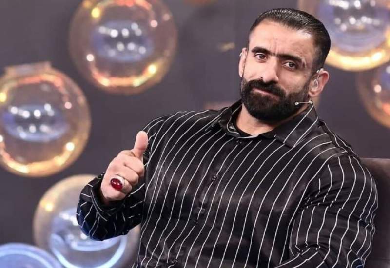 فیلم| پیام تبریک خاص هادی‌ چوپان به مناسبت سال‌ جدید با لباس محلی  <img src="/images/video_icon.png" width="11" height="10" border="0" align="top">