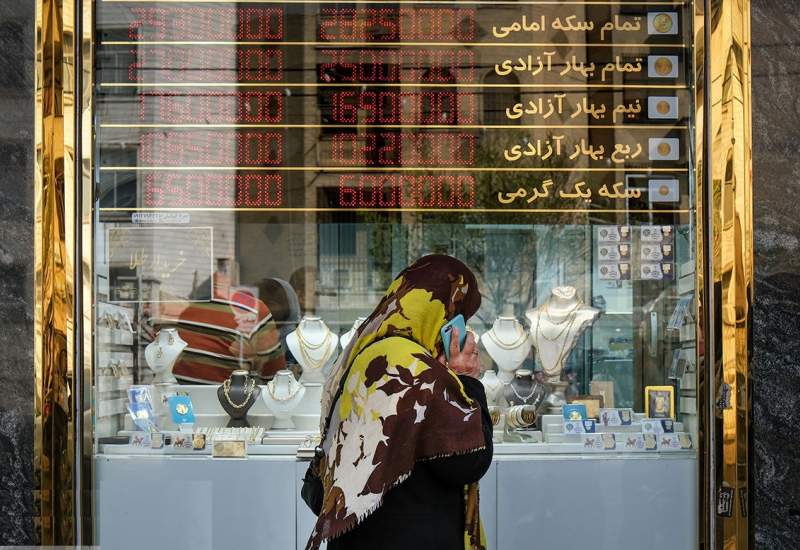 احتکار مرزهای گذشته را درنوردید و از سیب‌زمینی و مرغ، به طلا و دلار رسید / چرا پولی که می‌تواند موجب تولید و افزایش اشتغال شود، به طلا و دلار تبدیل می‌شود؟ / به‌جای تمرکز بر مسائل فرعی، دولت تمرکز خود را بر ایجاد مشوق‌هایی برای افزایش تمایل مردم به تولید بگذارد