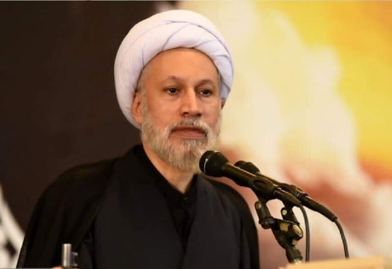 امام جمعه شیراز: برای حل نگرانی مردم، باید شر دشمن را دفع کنیم وگرنه هر چه زحمت بکشیم را خراب می‌کند / وقتی برای اقتصاد تلاش می‌کنیم، دشمن تحریم و کارشکنی می‌کند / وقتی هم برای حجاب اقدام می‌کنیم، رسانه‌های آن‌ها شبانه‌روز مخالف آن را منتشر می‌کنند