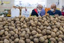  لوبیا چینی و سیب‌زمینی روی دست مرغ و گوشت بلند شدند