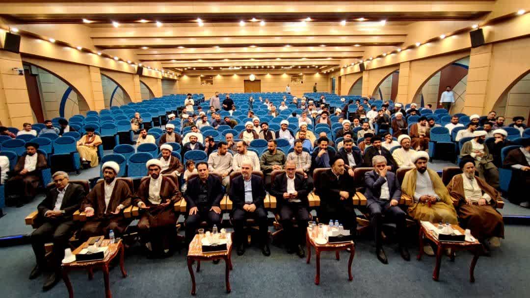 نشست غلامرضا تاجگردون و استاندار کهگیلویه و بویراحمد با طلاب کهگیلویه و بویراحمدی مقیم قم / رحمانی: افزایش ۲۶۰ درصدی اعتبارات راههای فرعی و روستایی در کهگیلویه و بویراحمد / اتصال استان به شبکه راهآهن مطالبه بهحق مردم است / با برنامهریزی دقیق، اشتغالزایی ۱۴ هزار نفر هدفگذاری شده است