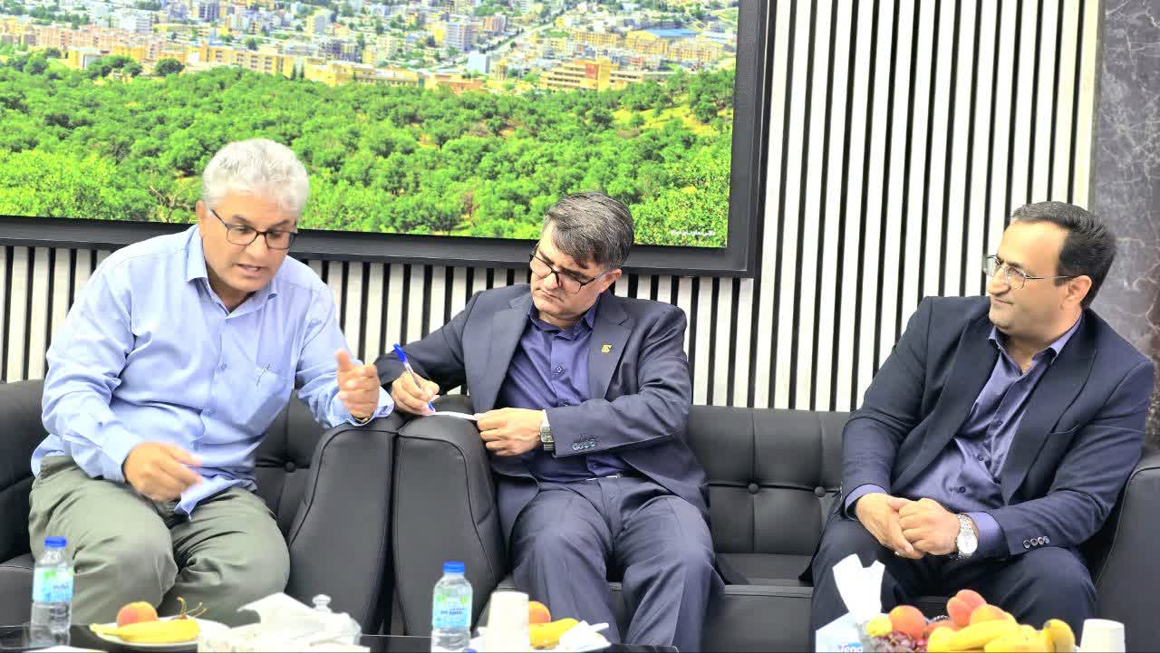 نشست شهردار یاسوج با مدیرکل آموزش و پرورش برگزار شد