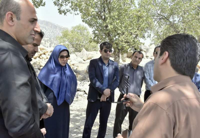 دکتر پناهی/بخشی از مشکلات در لنده به خاطر سوءمدیریت در گذشته است/اعتقادی به ساختمان سازی و پرکردن رزومه ندارم/فرماندار لنده:سونوگرافی قصه پر غصه مردم لنده است/بیمارستان اولویت اول بهداشت و درمان است/اختصاص ده میلیارد ریال هدیه سفر به شبکه بهداشت لنده