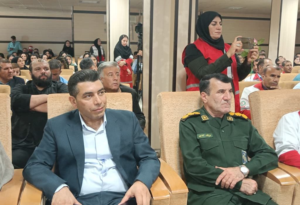عکس| تودیع و معارفه مدیر عامل جمعیت هلال‌احمر کهگیلویه وبویراحمد مراسم تودیع و معارفه مدیران عامل جمعیت هلال‌احمر کهگیلویه و بویراحمد، روز سه‌شنبه، ۲۸ مرداد ماه در یاسوج برگزار شد؛ در این مراسم، سید عادل رهبریان به عنوان سرپرست جدید معرفی و از زحمات کاظم فلاحی دوست مدیرعامل پیشین قدردانی شد.