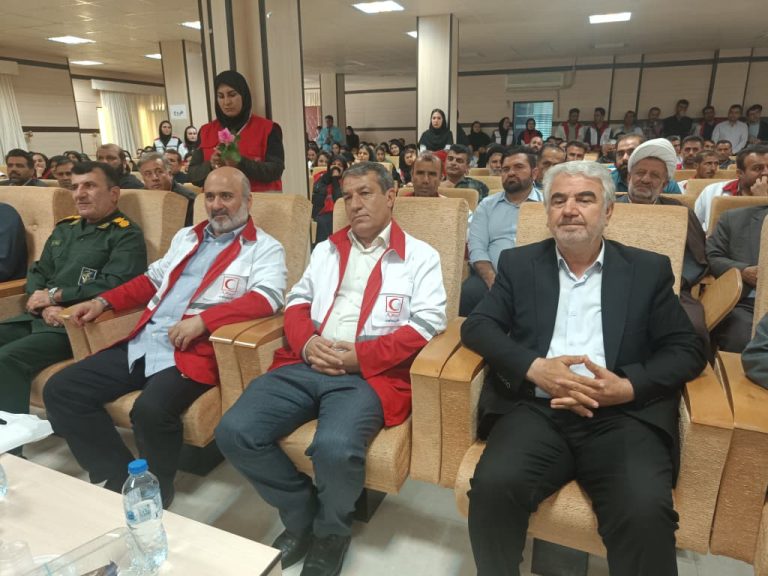 عکس| تودیع و معارفه مدیر عامل جمعیت هلال‌احمر کهگیلویه وبویراحمد مراسم تودیع و معارفه مدیران عامل جمعیت هلال‌احمر کهگیلویه و بویراحمد، روز سه‌شنبه، ۲۸ مرداد ماه در یاسوج برگزار شد؛ در این مراسم، سید عادل رهبریان به عنوان سرپرست جدید معرفی و از زحمات کاظم فلاحی دوست مدیرعامل پیشین قدردانی شد.