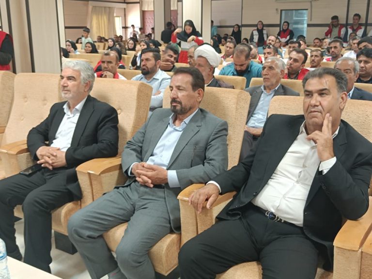 عکس| تودیع و معارفه مدیر عامل جمعیت هلال‌احمر کهگیلویه وبویراحمد مراسم تودیع و معارفه مدیران عامل جمعیت هلال‌احمر کهگیلویه و بویراحمد، روز سه‌شنبه، ۲۸ مرداد ماه در یاسوج برگزار شد؛ در این مراسم، سید عادل رهبریان به عنوان سرپرست جدید معرفی و از زحمات کاظم فلاحی دوست مدیرعامل پیشین قدردانی شد.