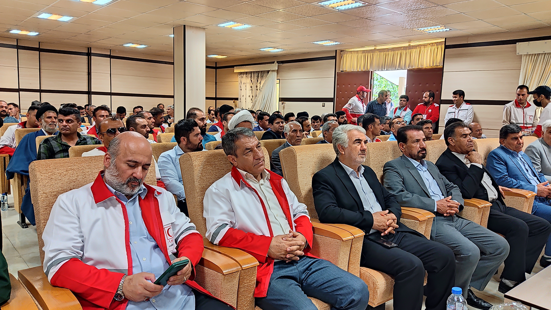 عکس| تودیع و معارفه مدیر عامل جمعیت هلال‌احمر کهگیلویه وبویراحمد مراسم تودیع و معارفه مدیران عامل جمعیت هلال‌احمر کهگیلویه و بویراحمد، روز سه‌شنبه، ۲۸ مرداد ماه در یاسوج برگزار شد؛ در این مراسم، سید عادل رهبریان به عنوان سرپرست جدید معرفی و از زحمات کاظم فلاحی دوست مدیرعامل پیشین قدردانی شد.