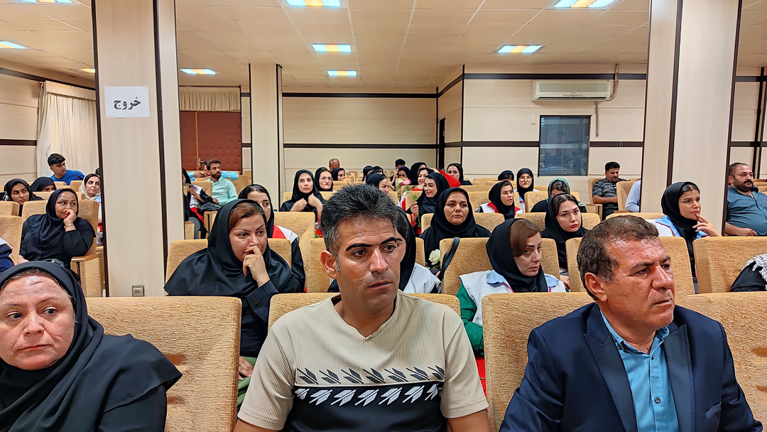 عکس| تودیع و معارفه مدیر عامل جمعیت هلال‌احمر کهگیلویه وبویراحمد مراسم تودیع و معارفه مدیران عامل جمعیت هلال‌احمر کهگیلویه و بویراحمد، روز سه‌شنبه، ۲۸ مرداد ماه در یاسوج برگزار شد؛ در این مراسم، سید عادل رهبریان به عنوان سرپرست جدید معرفی و از زحمات کاظم فلاحی دوست مدیرعامل پیشین قدردانی شد.