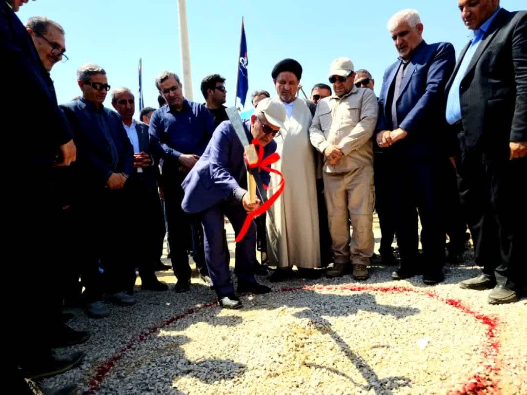 افتتاح و کلنگزنی ۱۳۷ پروژه عمرانی و اقتصادی در شهرستان کهگیلویه به مناسبت هفته دولت / گاودانه در انتظار جاده؛ وعده استاندار برای تحقق مطالبهای دیرینه / راهاندازی نهضت گلخانهای در کهگیلویه و بویراحمد با احداث شهرک ۱۳۷ هکتاری / برنامهریزی برای احداث ۶۰۰ مگاوات نیروگاه خورشیدی